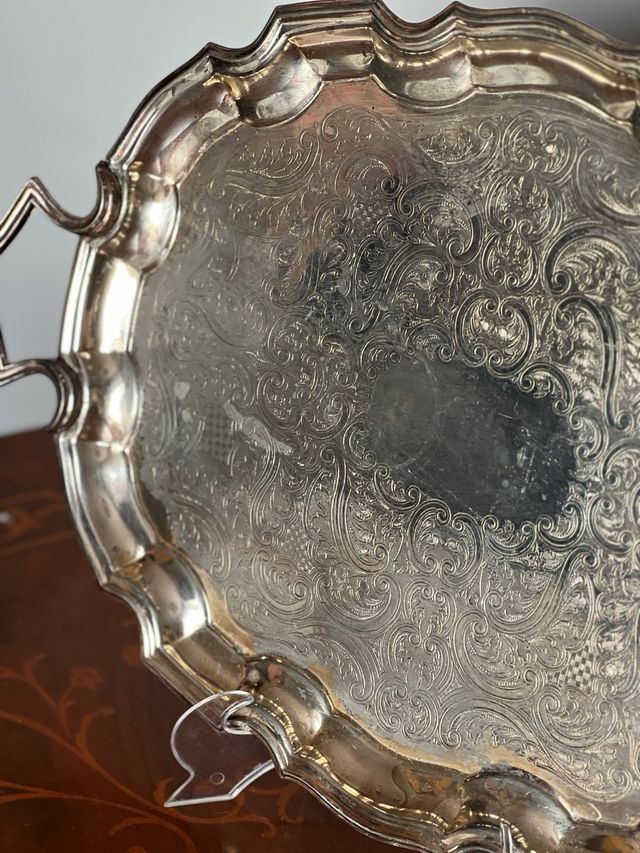 Bandeja de plata ovalada con asas