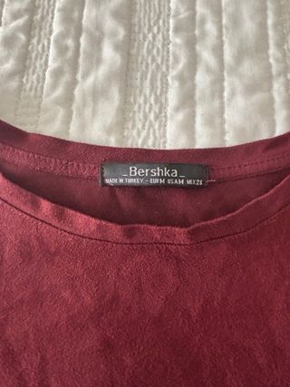 Camiseta Bershka con flecos Talla M
