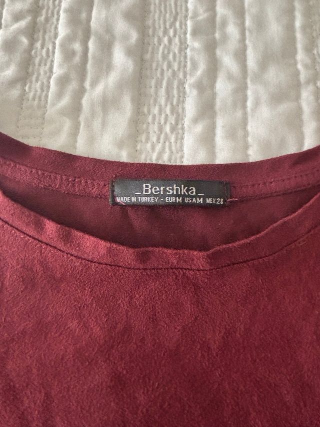 Camiseta Bershka con flecos Talla M