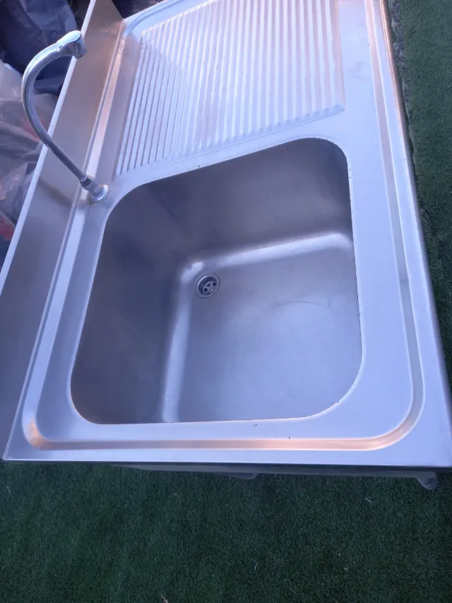 Pica de acero con grifo grande