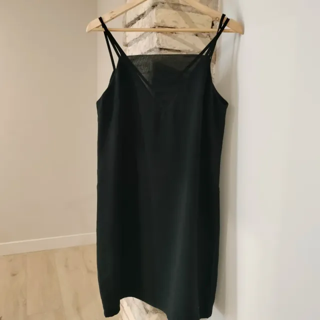 Vestido negro de tirantes