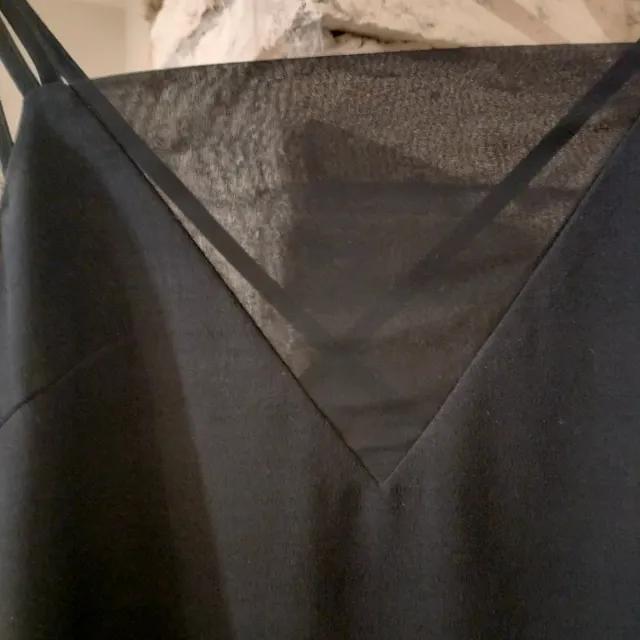 Vestido negro de tirantes