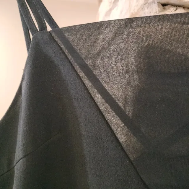 Vestido negro de tirantes