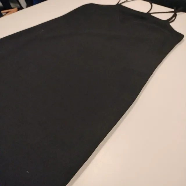 Vestido negro de tirantes