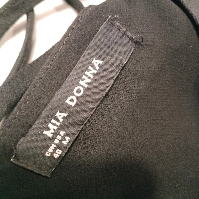 Vestido negro de tirantes