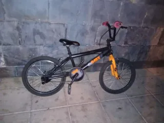 Bicicleta BMX Negra y Naranja