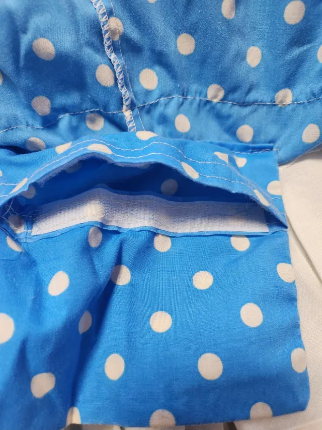 Traje de flamenca azul con lunares blancos