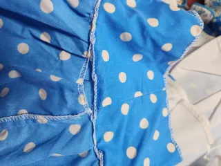 Traje de flamenca azul con lunares blancos