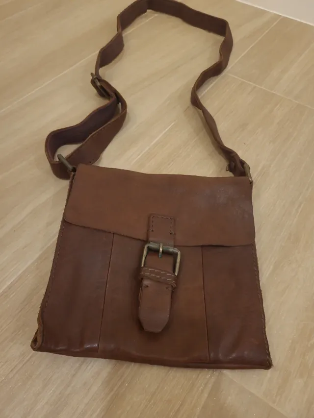 Bolso bandolera Fat Face de piel