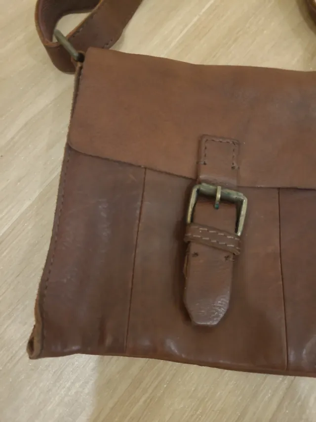 Bolso bandolera Fat Face de piel