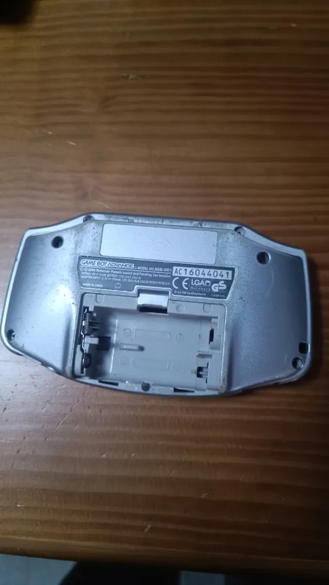 Carcasa Game Boy Advance Nintendo Dorada