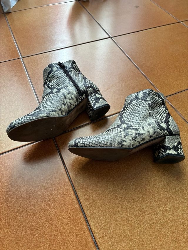 Botines piel estampado serpiente talla 36