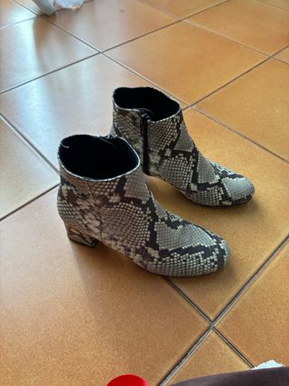 Botines piel estampado serpiente talla 36