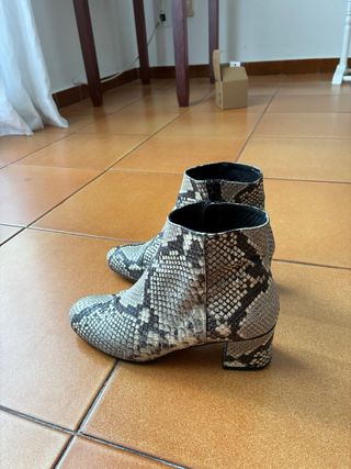 Botines piel estampado serpiente talla 36