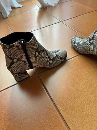 Botines piel estampado serpiente talla 36