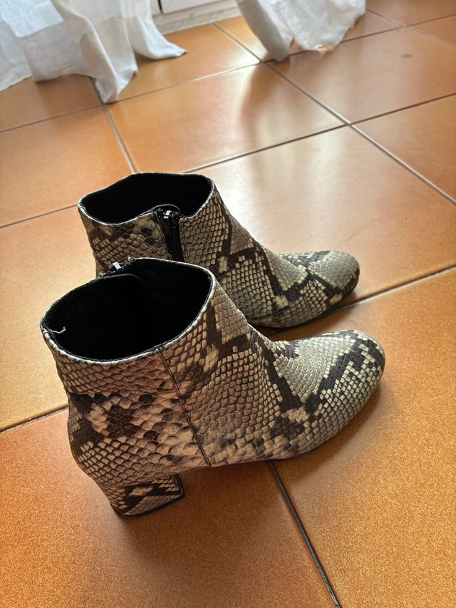 Botines piel estampado serpiente talla 36