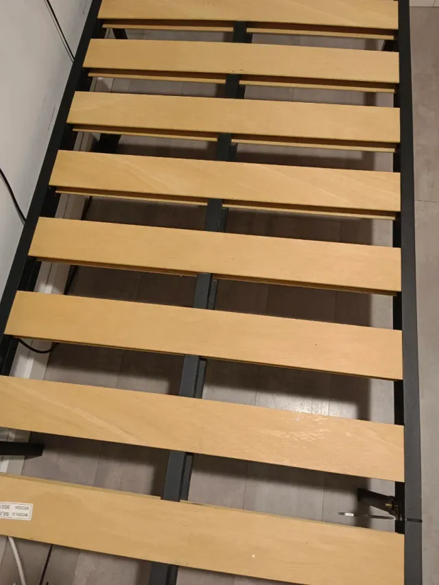 Somier y patas de madera y metal