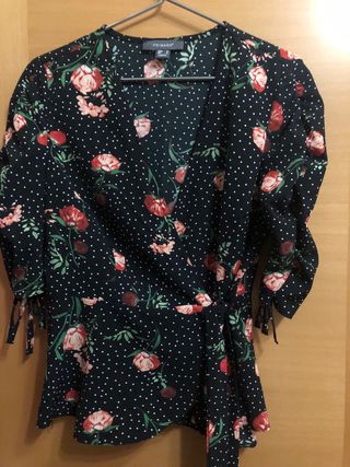 Blusa floral con lunares Primark