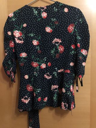Blusa floral con lunares Primark