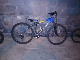 Bicicleta Montaña Azul y Amarilla