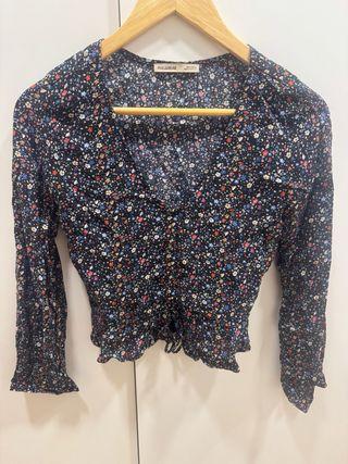 Blusa Pull&Bear floral manga ancha S