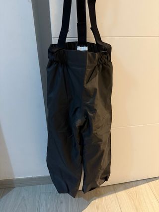Pantalón de nieve con tirantes negro. Talla 5
