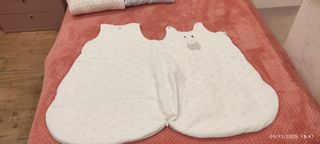 Saco dormir bebé blanco con estampado gatitos