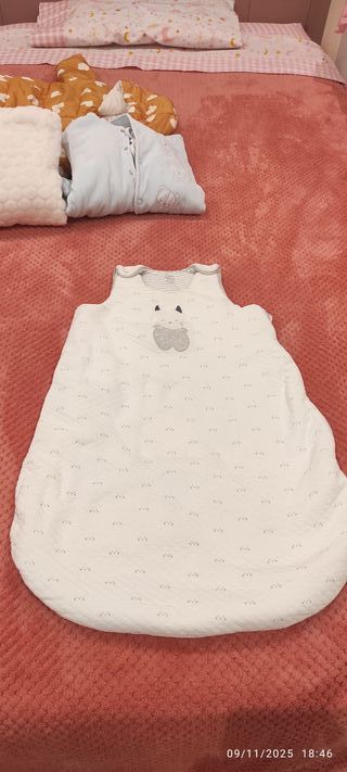 Saco dormir bebé blanco con estampado gatitos