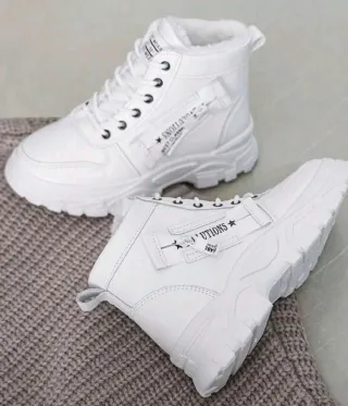 Botas blancas peluditas