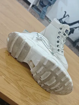 Botas blancas peluditas