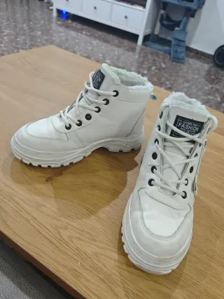 Botas blancas peluditas