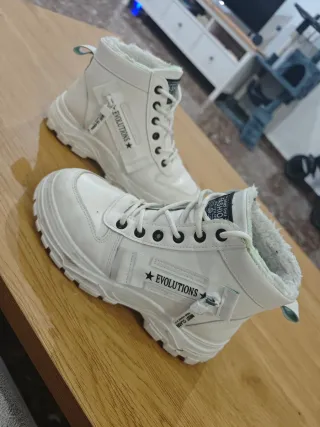 Botas blancas peluditas