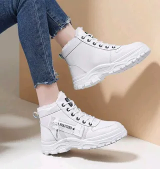 Botas blancas peluditas