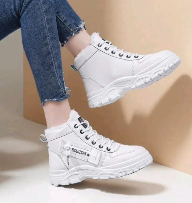 Botas blancas peluditas