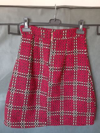 Falda de tejido tweed. Nueva sin estrenar. De cint
