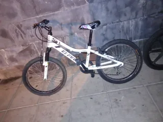 Bicicleta BMX blanca