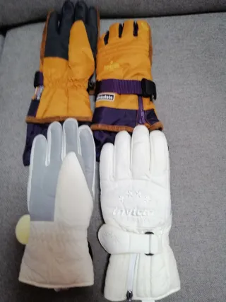 Guantes de esquí naranjas y blancos