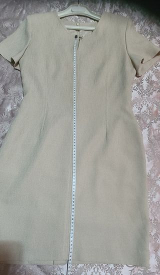 Conjunto chaqueta y vestido elegante beige