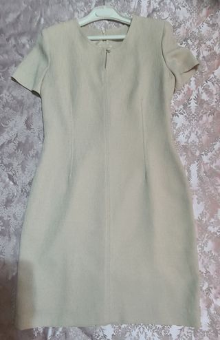 Conjunto chaqueta y vestido elegante beige