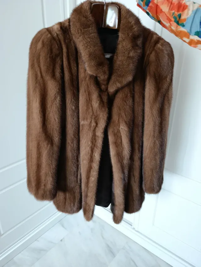 Abrigo de piel marrón