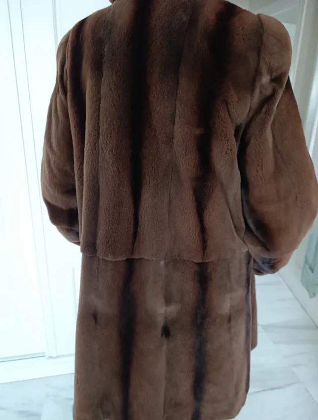 Abrigo de piel marrón