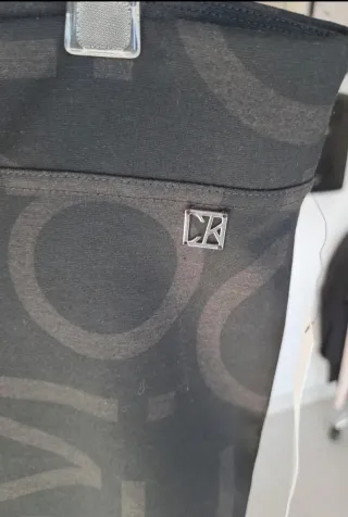 Pantalón Calvin Klein estampado.