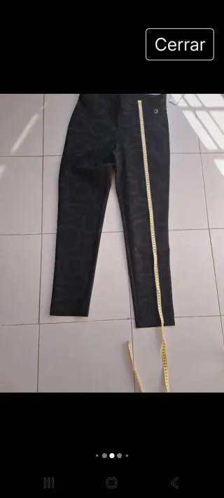 Pantalón Calvin Klein estampado.