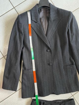 Tailleur donna grigio con righe