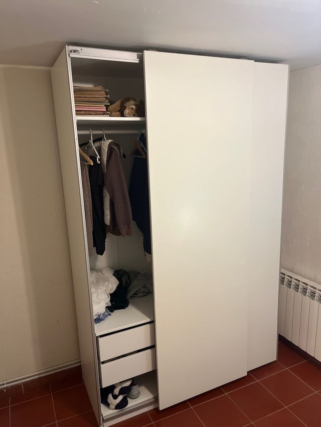Armario ropero IKEA blanco con puertas correderas
