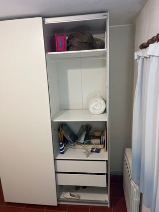 Guardaroba IKEA bianco con ante scorrevoli