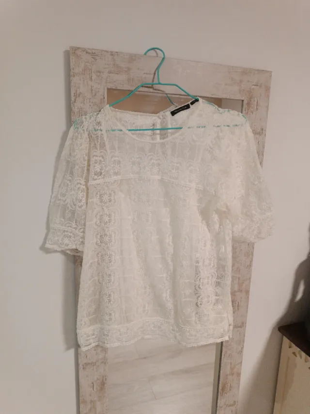 Blusa encaje preciosa de Massimo Dutti