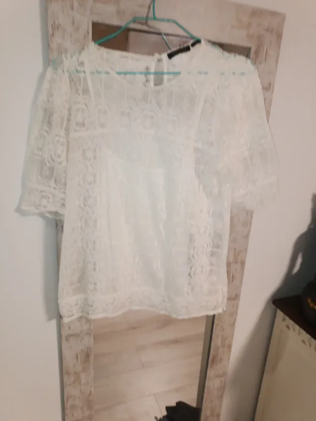 Blusa encaje preciosa de Massimo Dutti