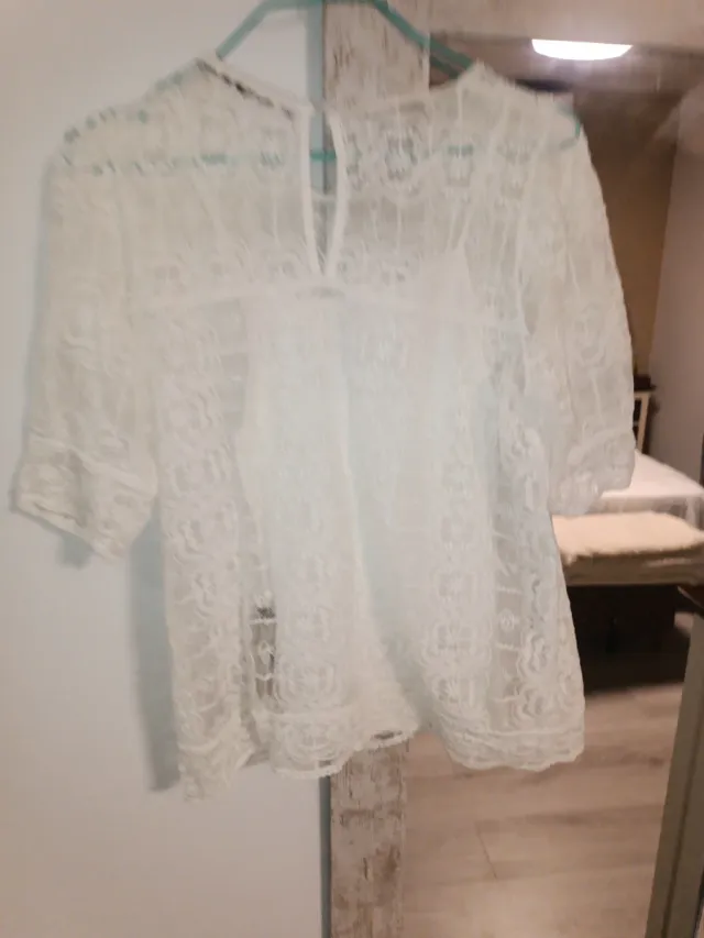 Blusa encaje preciosa de Massimo Dutti