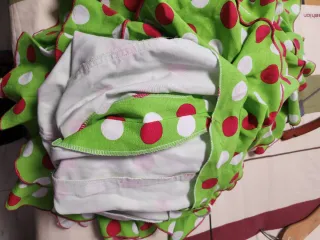 Traje de flamenca verde con lunares rojos